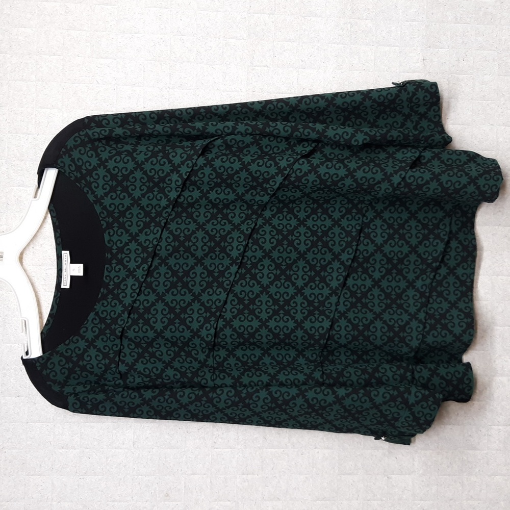 Dana Buchman Emerald Green and Black Top